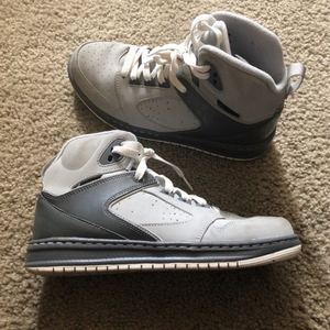 Air Jordan boys size 5 they fit like‎ a 71/2 for girls